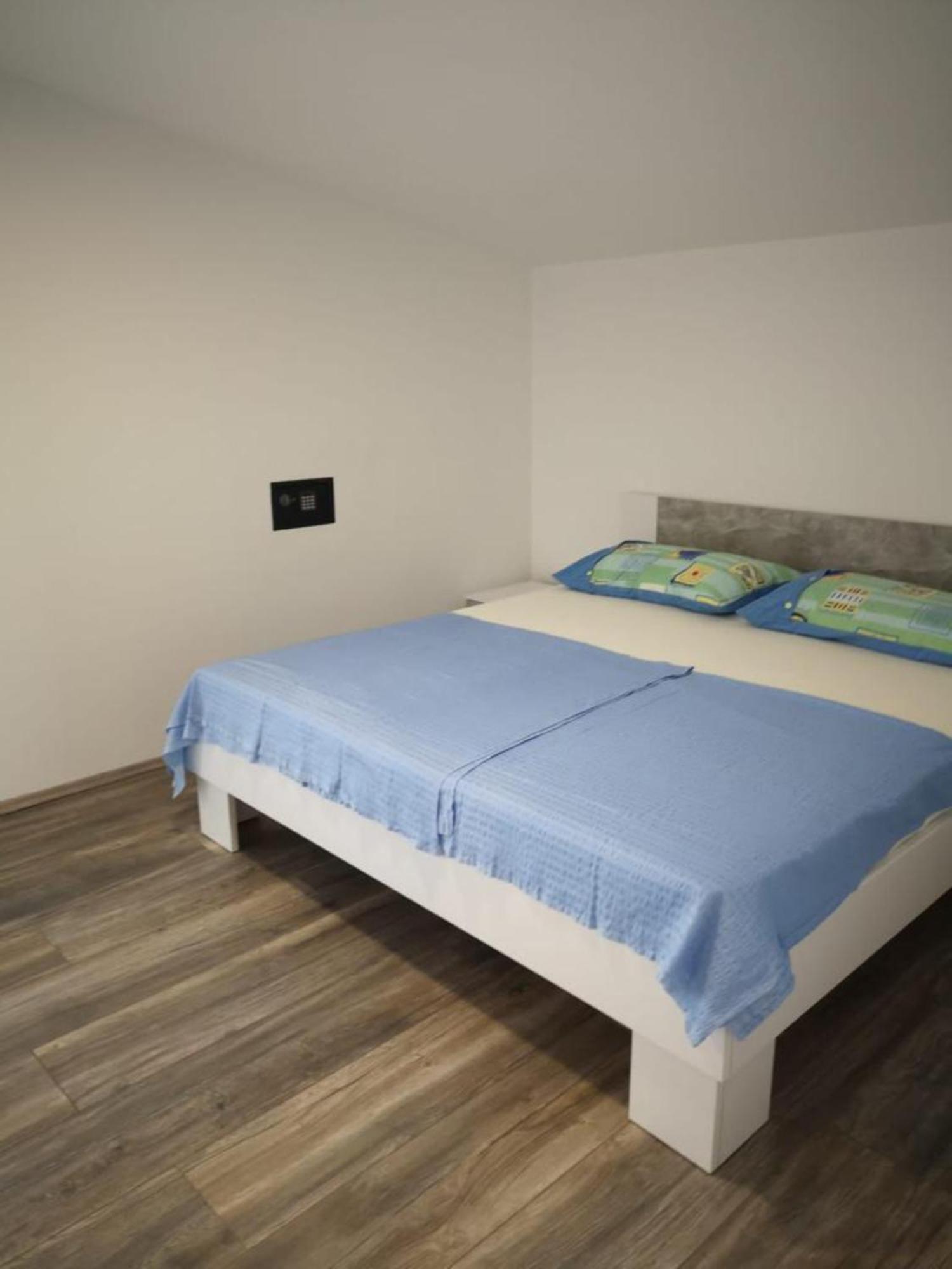 Apartments Tara Ražanac Δωμάτιο φωτογραφία